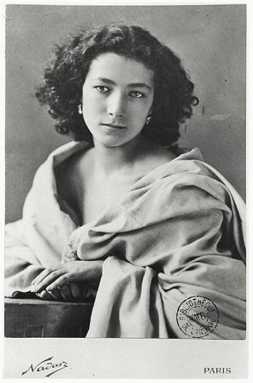Sarah Bernhardt (1844-1923) im Kostüm, um 1860
