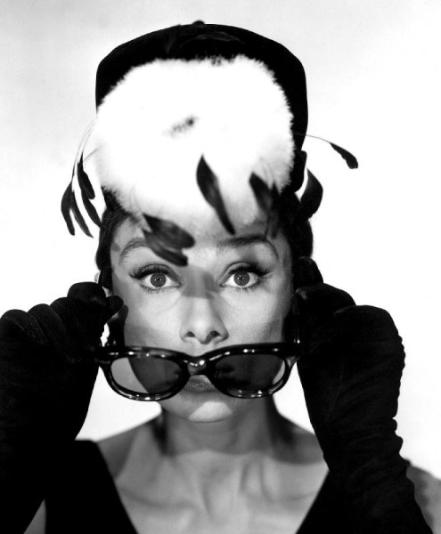 Diamanten auf Sofa Frühstück bei Tiffany von Blake Edwards mit Audrey Hepburn 1961: Mode Givenchy